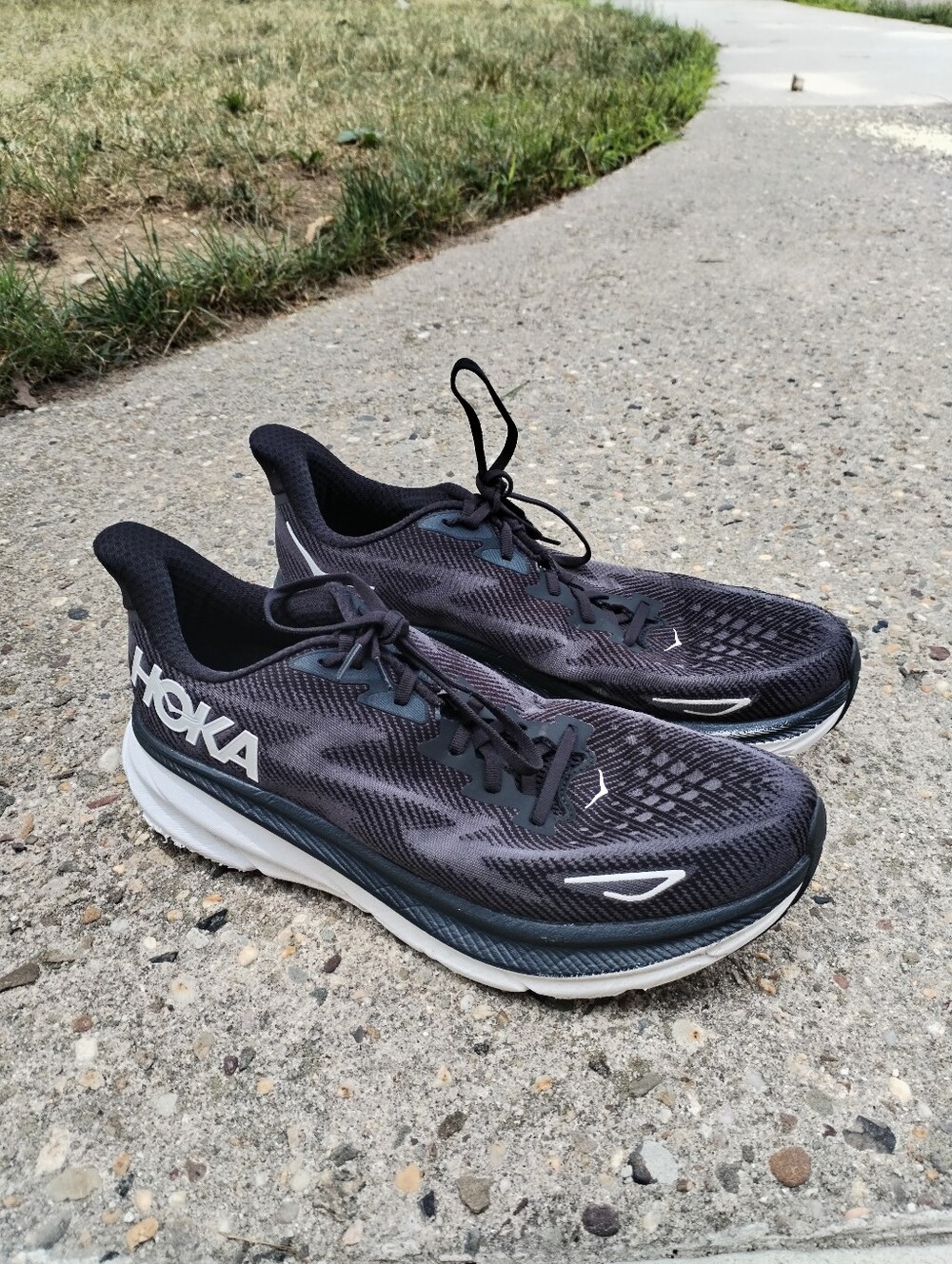 Hoka Men's Clifton 9 in Black Size 13D GUC